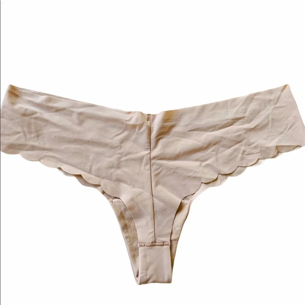 Victoria Secrets PINK No Show Thong Woman’s Panty